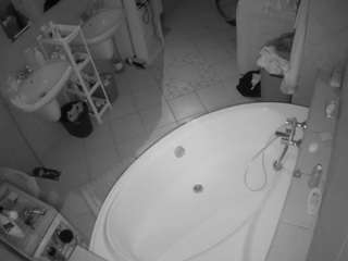 voyeurcam-julmodels-bath-1st-1