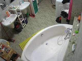 voyeurcam-julmodels-bath-1st-1