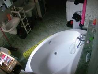 voyeurcam-julmodels-bath-1st-1