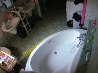 voyeurcam-julmodels-bath-1st-1