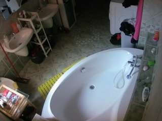 voyeurcam-julmodels-bath-1st-1