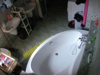 voyeurcam-julmodels-bath-1st-1
