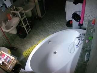 voyeurcam-julmodels-bath-1st-1