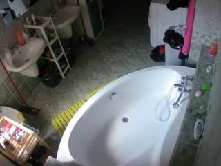 voyeurcam-julmodels-bath-1st-1