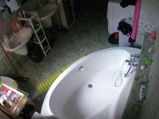 voyeurcam-julmodels-bath-1st-1