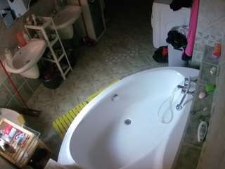 voyeurcam-julmodels-bath-1st-1