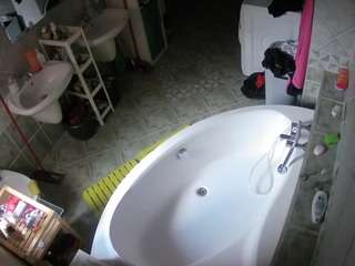 voyeurcam-julmodels-bath-1st-1