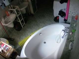 voyeurcam-julmodels-bath-1st-1