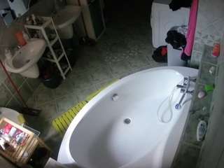 voyeurcam-julmodels-bath-1st-1