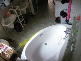 voyeurcam-julmodels-bath-1st-1