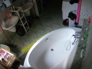 voyeurcam-julmodels-bath-1st-1