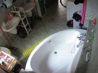 voyeurcam-julmodels-bath-1st-1