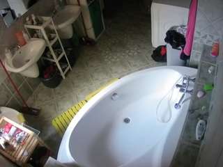 voyeurcam-julmodels-bath-1st-1