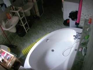 voyeurcam-julmodels-bath-1st-1 webcam model