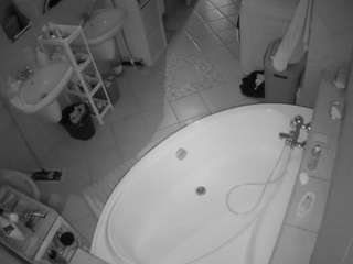 voyeurcam-julmodels-bath-1st-1