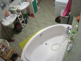 voyeurcam-julmodels-bath-1st-1