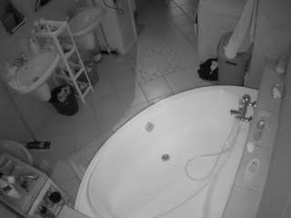 voyeurcam-julmodels-bath-1st-1