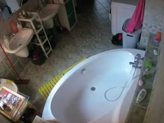 voyeurcam-julmodels-bath-1st-1