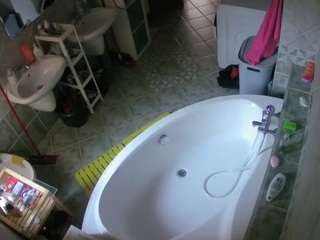 voyeurcam-julmodels-bath-1st-1