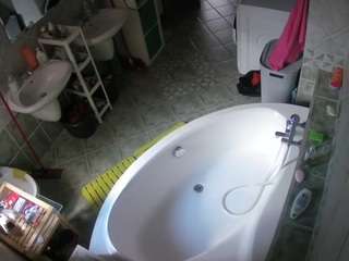 voyeurcam-julmodels-bath-1st-1