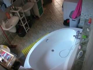 voyeurcam-julmodels-bath-1st-1 Thumb Image
