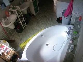 voyeurcam-julmodels-bath-1st-1