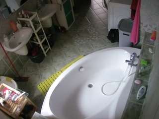 voyeurcam-julmodels-bath-1st-1