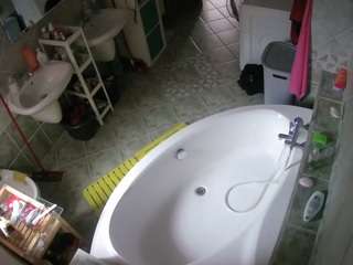 voyeurcam-julmodels-bath-1st-1