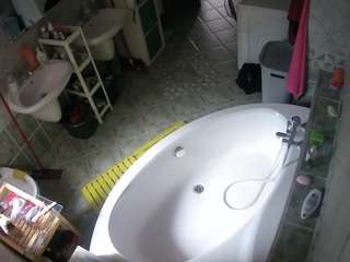 voyeurcam-julmodels-bath-1st-1