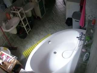 voyeurcam-julmodels-bath-1st-1