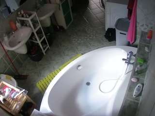 voyeurcam-julmodels-bath-1st-1