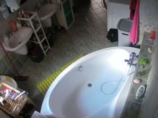 voyeurcam-julmodels-bath-1st-1
