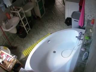 voyeurcam-julmodels-bath-1st-1