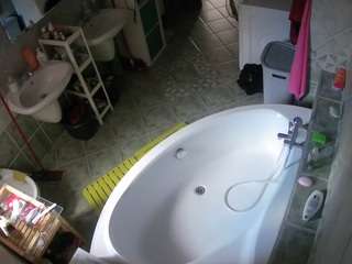voyeurcam-julmodels-bath-1st-1