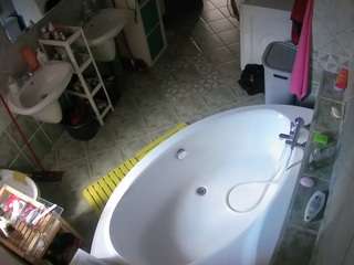 voyeurcam-julmodels-bath-1st-1
