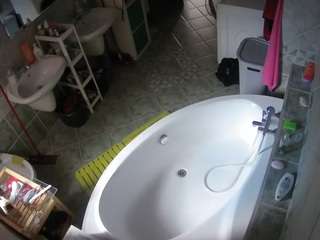 voyeurcam-julmodels-bath-1st-1