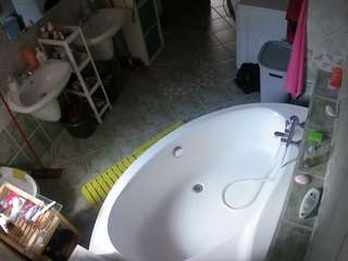 voyeurcam-julmodels-bath-1st-1