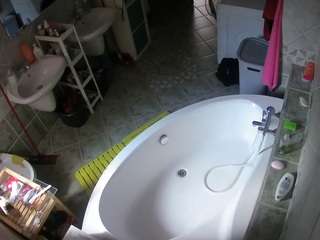 voyeurcam-julmodels-bath-1st-1