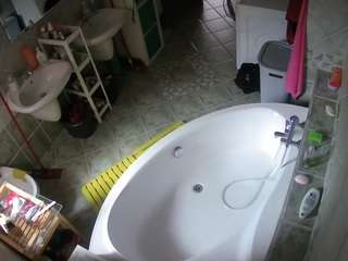 voyeurcam-julmodels-bath-1st-1