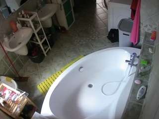 voyeurcam-julmodels-bath-1st-1