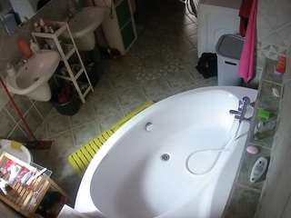 voyeurcam-julmodels-bath-1st-1