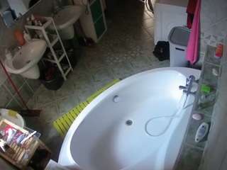 voyeurcam-julmodels-bath-1st-1