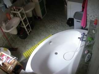voyeurcam-julmodels-bath-1st-1