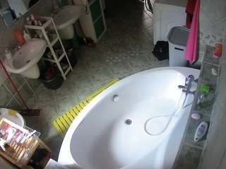 voyeurcam-julmodels-bath-1st-1