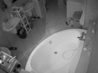 voyeurcam-julmodels-bath-1st-1