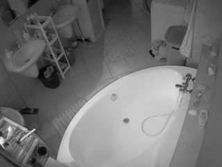 voyeurcam-julmodels-bath-1st-1
