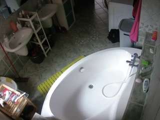voyeurcam-julmodels-bath-1st-1