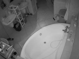voyeurcam-julmodels-bath-1st-1