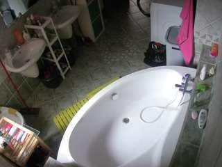 voyeurcam-julmodels-bath-1st-1