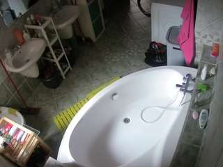 voyeurcam-julmodels-bath-1st-1